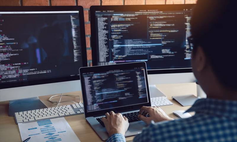 数据科学选型：R与Python如何赋能平阴县网站建设？